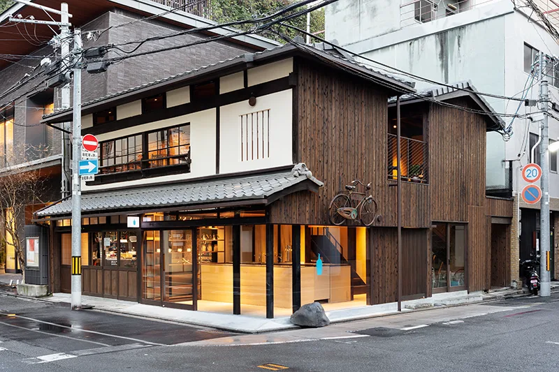 Blue Bottle Coffee - Kyoto Rokkaku Cafe